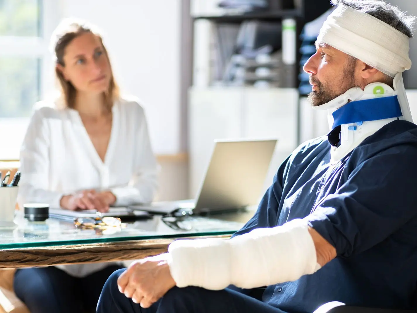 Infographic explaining how to fight a 50/50 insurance claim in California, including steps to gather evidence, file a complaint, try mediation or arbitration, and take legal action if necessary.