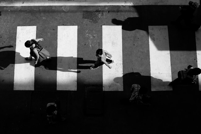 people crossing the road - Riverside Pedestrian Accident Lawyers